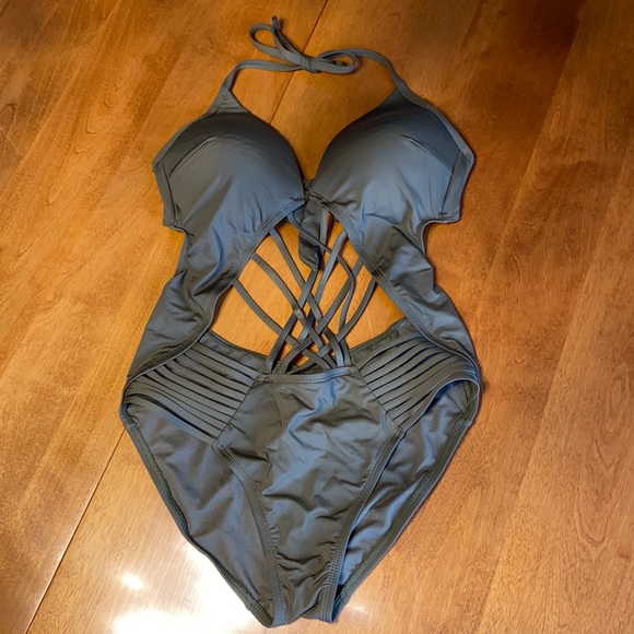 Kenneth Cole Sexy Army Swimsuit 🔥 - Picture 3 of 5